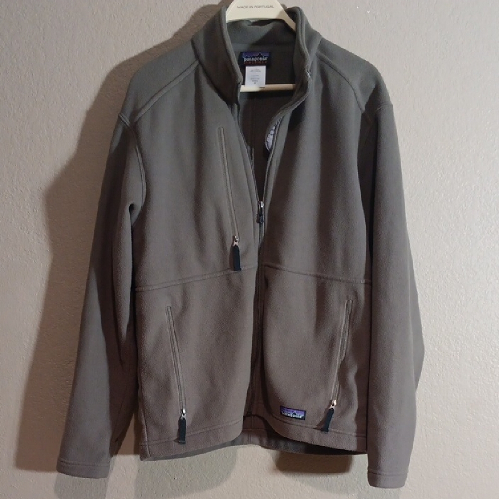 Patagonia Men's Jacket in Olive